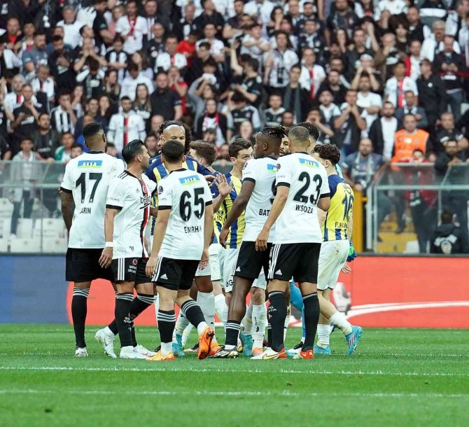 Spor Toto Süper Lig: Beşiktaş: 1 - Fenerbahçe: 1 (İ̇lk Yarı)