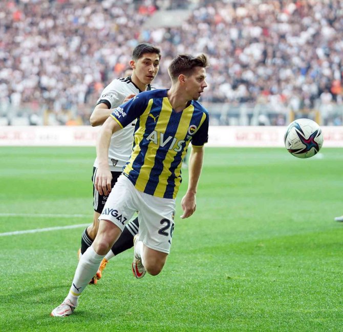 Spor Toto Süper Lig: Beşiktaş: 1 - Fenerbahçe: 1 (İ̇lk Yarı)