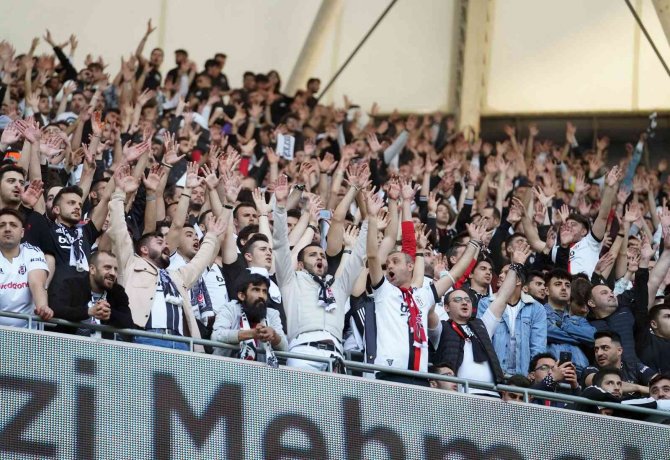 Spor Toto Süper Lig: Beşiktaş: 0 - Fenerbahçe: 1 (Maç Devam Ediyor)