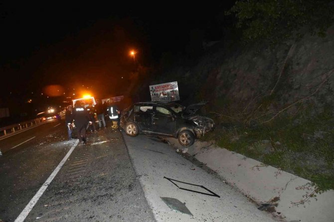 Kastamonu’da İki Otomobil Çarpıştı, Sürücü Olay Yerinden Kaçtı