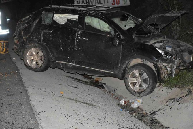 Kastamonu’da İki Otomobil Çarpıştı, Sürücü Olay Yerinden Kaçtı