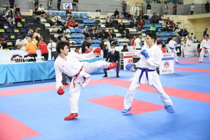 1800 Sporcunun Ter Döktüğü Şampiyona Sakarya’da Devam Ediyor