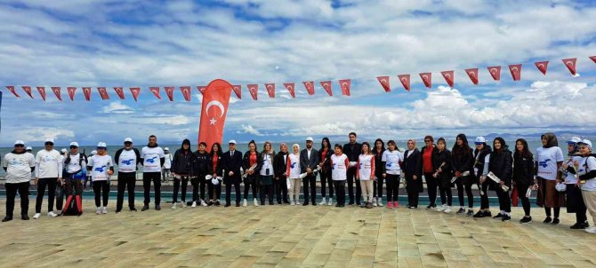 Kadınlar Van Gölü İçin Yürüdü