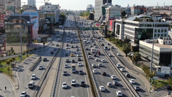 İ̇stanbul’da Pazar Günü Trafik Yoğunluğu Yüzde 49’lara Ulaştı
