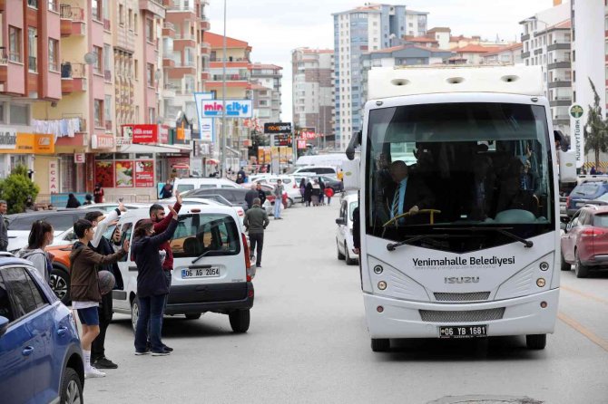 Yenimahalle Belediye Başkanı Yaşar, Vatandaşlarla Ve Çalışanlarla Bayramlaştı