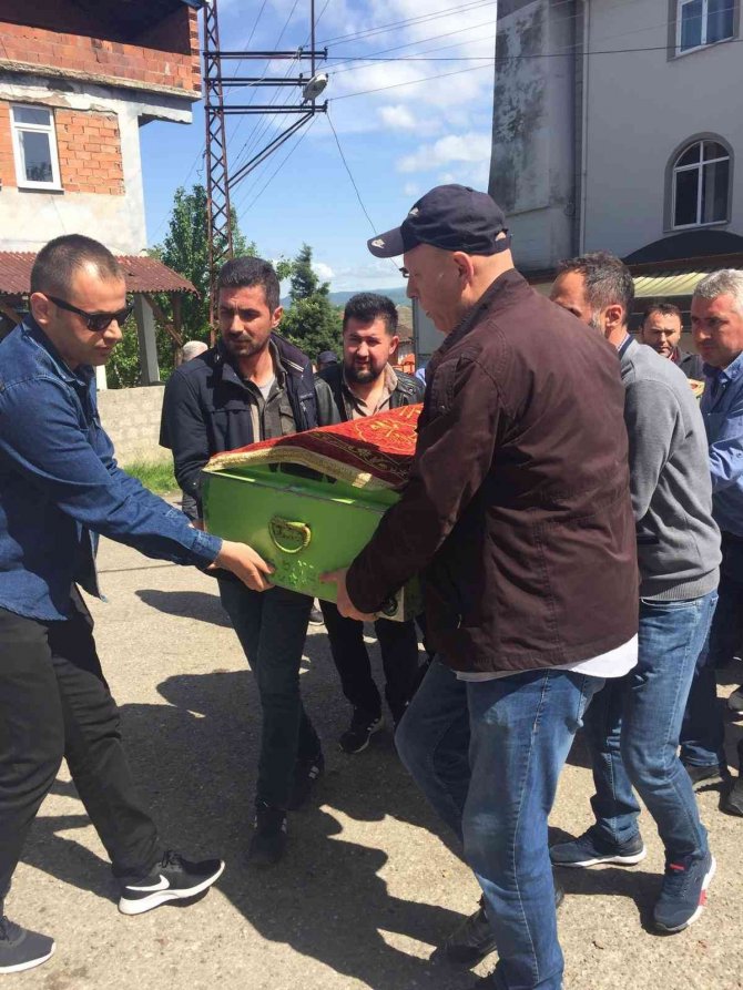 Oğlunu Öldürmeye Çalışıp, Cezaevinde İntihar Eden Baba Toprağa Verildi