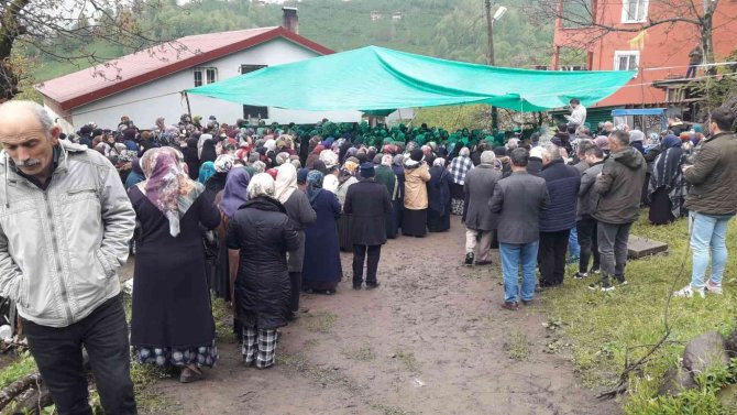 Kazada Ölen Anne İle Kızı Son Yolculuklarına Uğurlandı