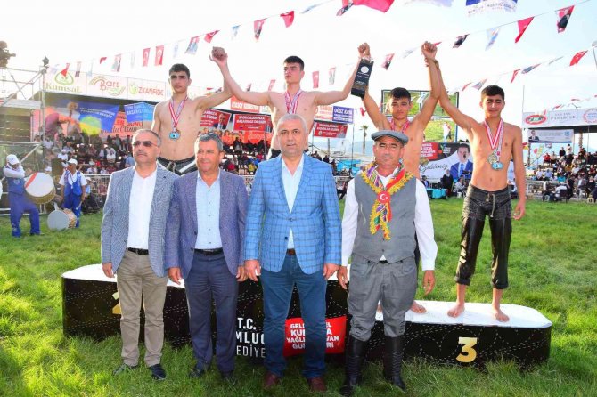 Kumluca Güreşlerinde Başpehlivan Yusuf Can Zeybek Oldu