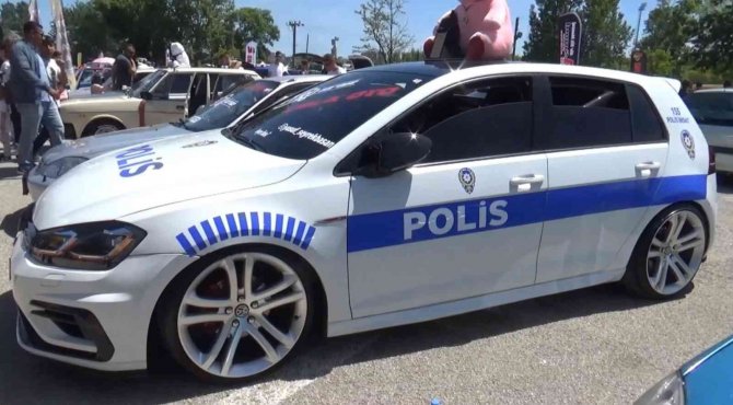 Aracını Polis Otosu Gibi Giydirdi, Görenler Şaşırıyor