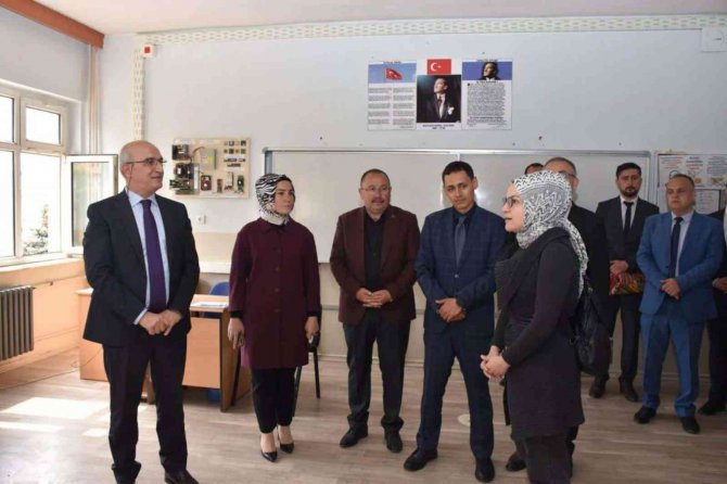 Bakan Yardımcısı Şensoy Eğitim Çalışmaları Hakkında Bilgi Aldı