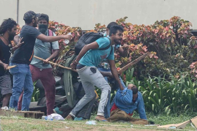 Sri Lanka Başbakanı Rajapaksa, İstifa Etti