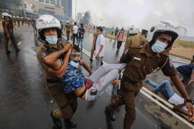 Sri Lanka Başbakanı Rajapaksa, İstifa Etti