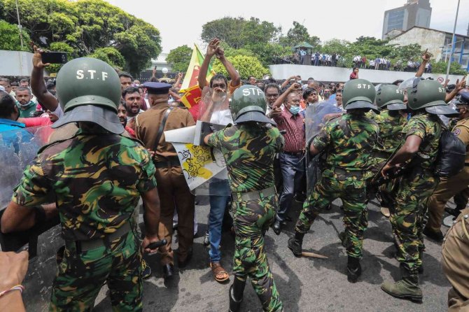 Sri Lanka Başbakanı Rajapaksa, İstifa Etti