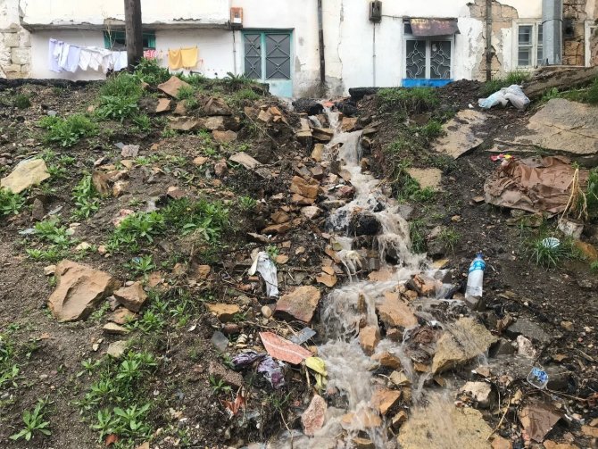 Bayburt’ta Yağmurla Karışık Dolu Etkili Oldu