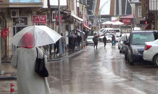 Bayburt’ta Yağmurla Karışık Dolu Etkili Oldu