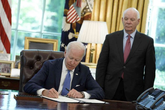 Biden “2022 Ukrayna Demokrasi Savunması Ödünç Verme Ve Kiralama Yasası”nı İmzaladı