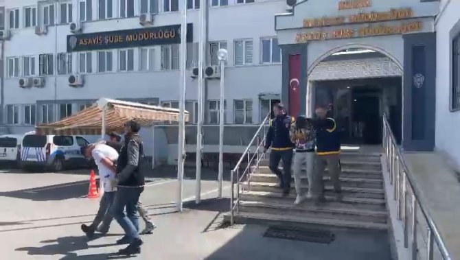 Kovalamaca Sonucu Yakalanan Gasp Suçundan Aranan Şahıslar Adliyeye Sevk Edildi