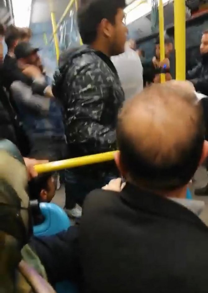 Bursa’da Tekme Tokatlı Metroda Sigara İçme Kavgası Kameralarda
