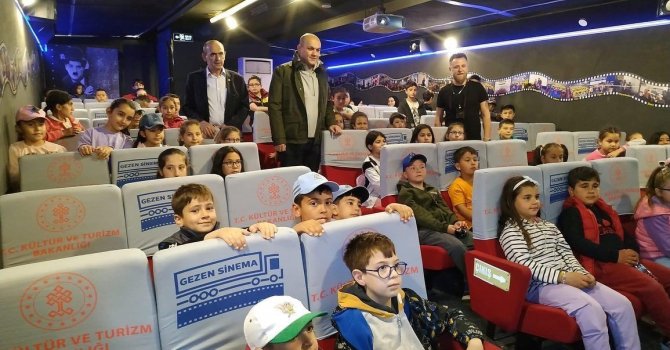 Çavdarhisarlı Çocuklar Beyaz Perdeyle Aizanoi Antik Kenti’nde Tanıştı