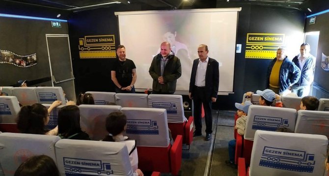 Çavdarhisarlı Çocuklar Beyaz Perdeyle Aizanoi Antik Kenti’nde Tanıştı