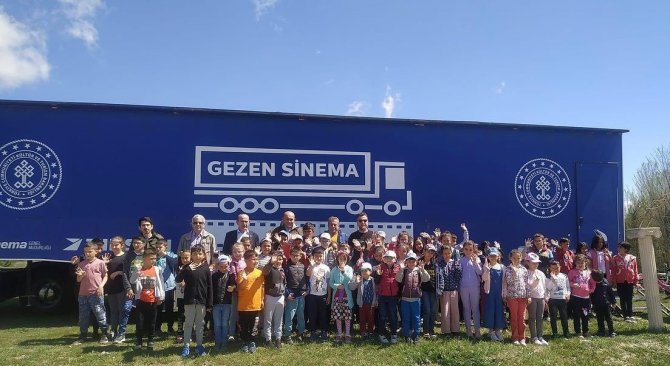 Çavdarhisarlı Çocuklar Beyaz Perdeyle Aizanoi Antik Kenti’nde Tanıştı