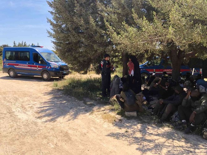 Çeşme’de 35 Düzensiz Göçmen Yakalandı