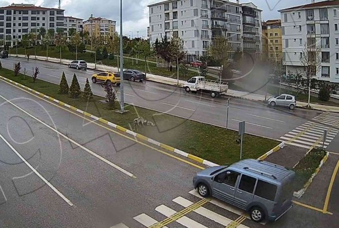 Sokak Köpeğinden Kaçarken Düşen Çocuk Ağır Yaralanmıştı, O Anlar Kamerada