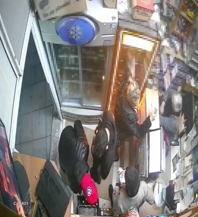 Fatih’te 6 Hırsız Tekel Bayiden Çakmak Ve İçki Çaldı