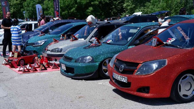 Aracını Polis Otosu Gibi Giydirdi, Görenler Şaşırıyor