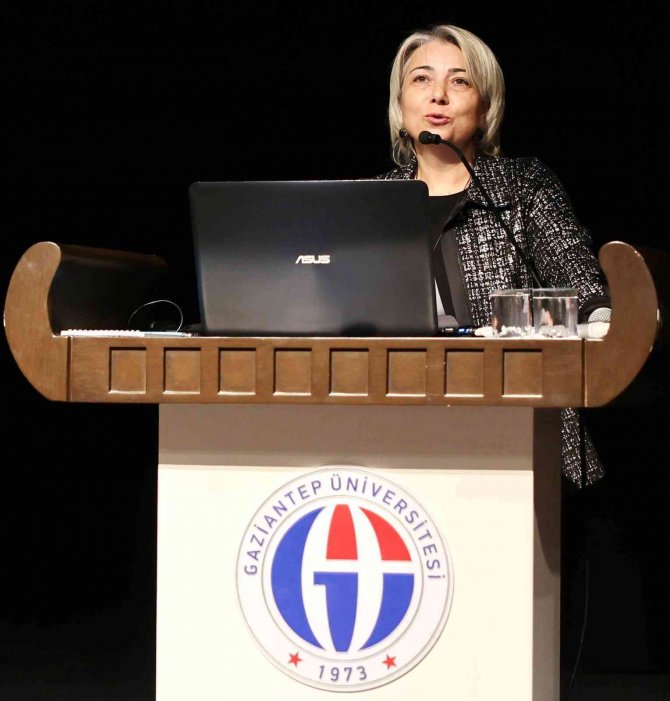 Gaün’de ’Dünya Ebeler Günü’ Sempozyumu Düzenlendi