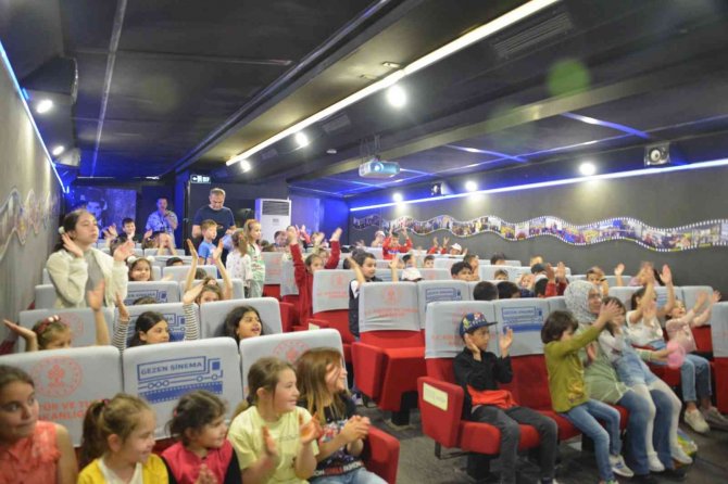 Gediz’de Çocuklar, Gezen Sinema İle Tanıştılar