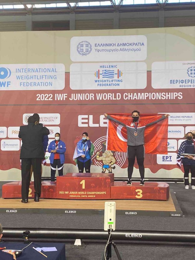 Halterde 1 Gümüş 1 Bronz Madalya