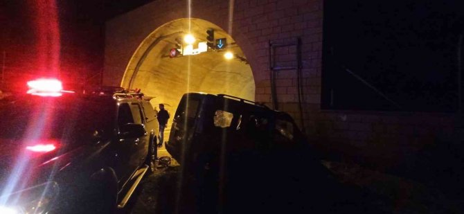 Gümüşhane’de Yoldan Çıkan Araç Tünel Duvarına Çarptı: 1 Ölü