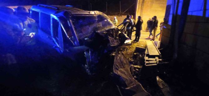 Gümüşhane’de Yoldan Çıkan Araç Tünel Duvarına Çarptı: 1 Ölü