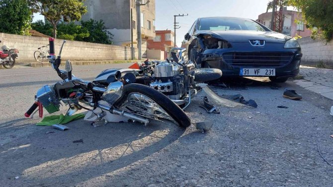 Otomobil İle Motosiklet Çarpıştı: 2 Yaralı