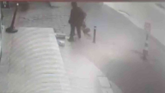 Sultanbeyli’de Çaldıkları Bebek Arabasını Satmaya Çalışırken Sahibine Yakalandılar