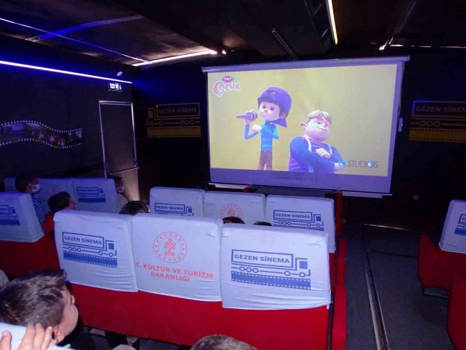 Hisarcık’ta 450 Öğrenci Gezen Sinema Tırnda Bir Araya Geldi