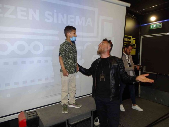 Hisarcık’ta 450 Öğrenci Gezen Sinema Tırnda Bir Araya Geldi