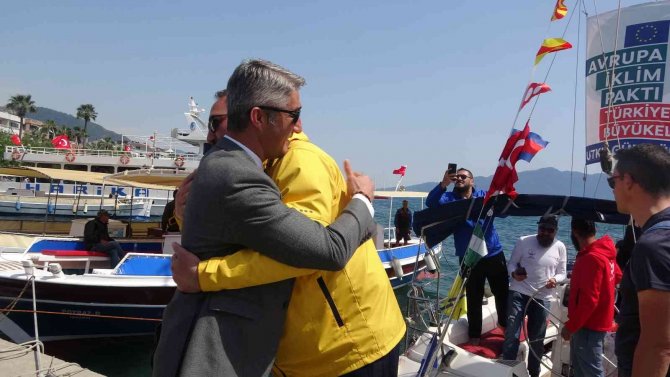 Hopa’dan Denize Açılarak Yelkenli Tekne İle Marmaris’e Kozalak Getirdiler