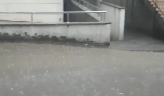 Tuzluca’da Sağanak Yağış Cadde Ve Sokakları Göle Çevirdi