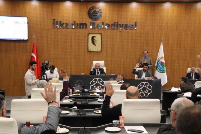 İ̇lkadım Belediye Meclisi’nde Borçlanma Tartışması