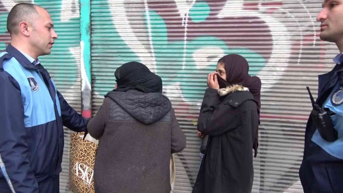 Kucağındaki Bebekle Dilenen Kadının Üzerinden Bin 850 Tl Çıktı