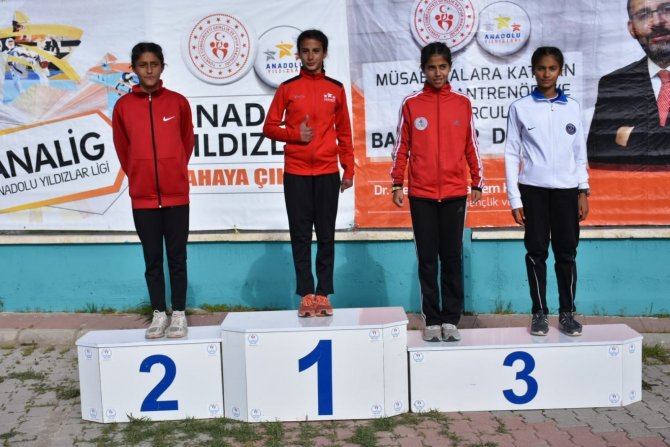 Kars’lı Atletler Van’da Madalyaları Topladı