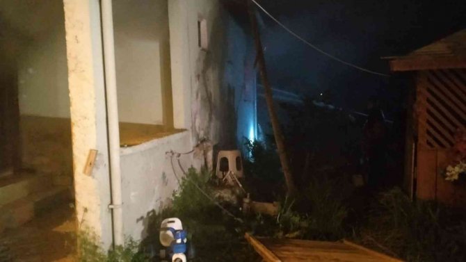 Alevlere Teslim Olan Caminin Lojmanı Kullanılamaz Hale Geldi