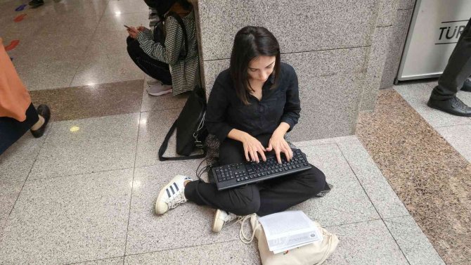 Katip Olmak İsteyenler Son Ana Kadar Klavyeyle Çalıştı