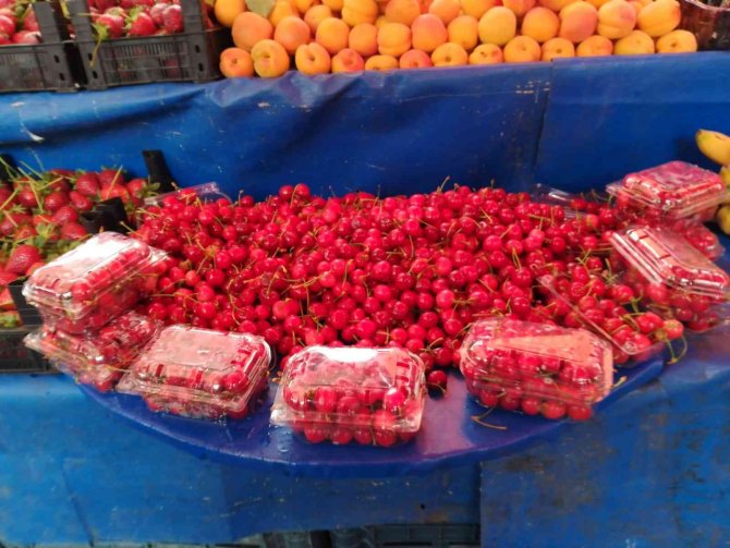 Halk Pazarında Sebze Fiyatları Düşüyor