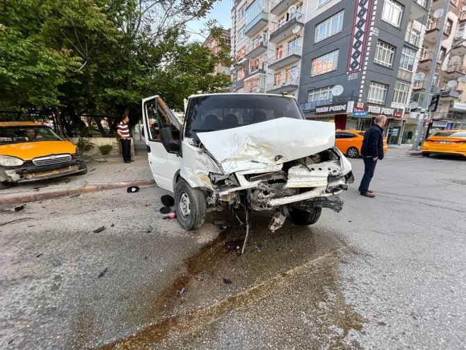 Başkentte Zincirleme Kaza Kamerada: 2 Yaralı