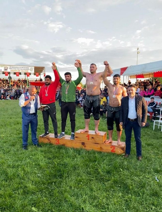 Kocaeli’nin Güreşçileri Kırklareli’nde Rüzgar Gibi Esti