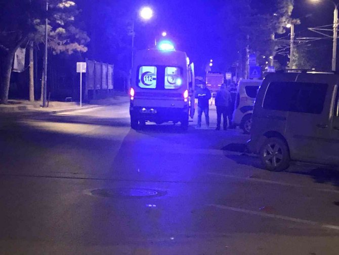 Kentin Göbeğindeki Parkta Kavga Çıktı, 1 Kişi Bıçaklandı