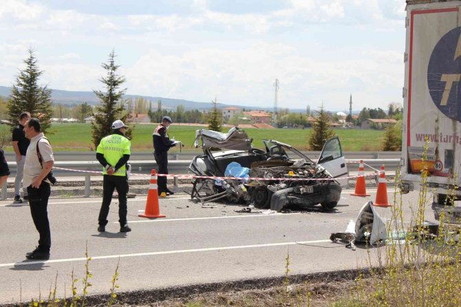 Kütahya’da Trafik Kazası: 1 Ölü, 1 Yaralı